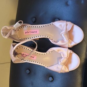 Light pink satin sandals
